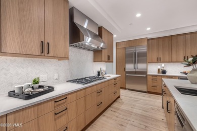 This exceptionally rare single-level residence offers 5 bedrooms - photo 10