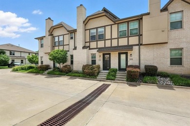 Lake Townhome/Townhouse For Sale in Dallas, Texas