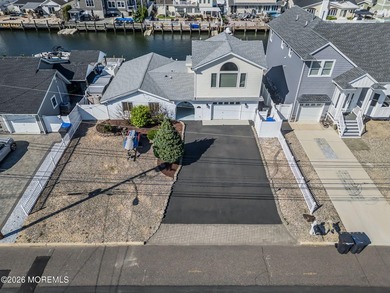 Welcome to 1838 Skiff court! Beautiful WATERFRONT home located - photo 2