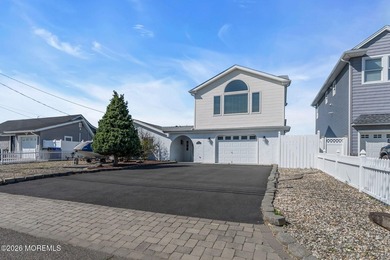 Welcome to 1838 Skiff court! Beautiful WATERFRONT home located - photo 3