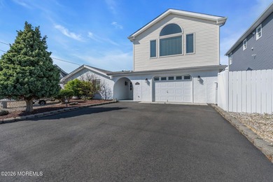 Welcome to 1838 Skiff court! Beautiful WATERFRONT home located - photo 6