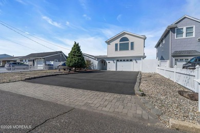 Welcome to 1838 Skiff court! Beautiful WATERFRONT home located - photo 8
