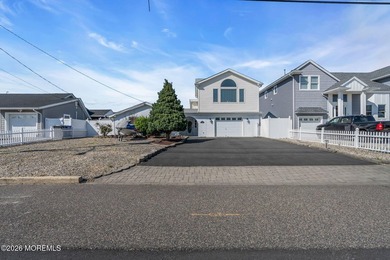 Welcome to 1838 Skiff court! Beautiful WATERFRONT home located - photo 9