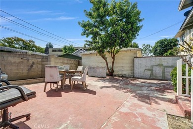 Welcome to the Gowdy House, a classic Craftsman triplex located - photo 5