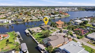 Welcome to Tiffany Court, this beautifully upgraded Gulf-access - photo 4