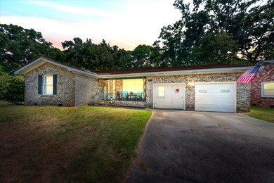 Must-See 3 Bedroom, 2 Bath Home is close to Interstate 26 - photo 1