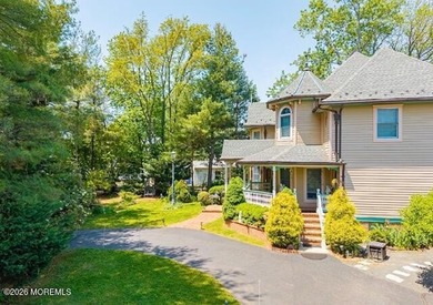 Paradise in Middletown! Once in a lifetime opportunity to own an - photo 2
