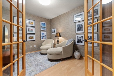 Welcome to Bayhill Condominiums, where comfort, convenience, and - photo 4