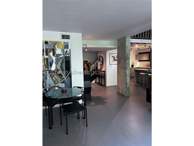 Spacious and beautifully remodeled 2-level townhouse offering 2 - photo 8