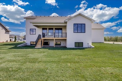 MODEL IS NOW FOR SALE! Welcome home to this stunning new floor - photo 32