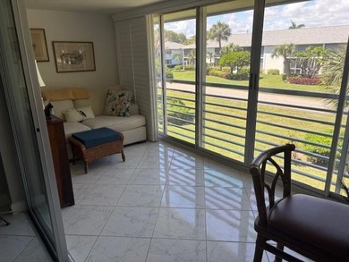 Beautiful unit completely renovated. Kitchen with soft close - photo 8