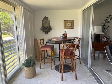 Beautiful unit completely renovated. Kitchen with soft close - photo 9