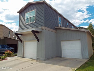 Mountain living meets community charm in this beautifully - photo 1