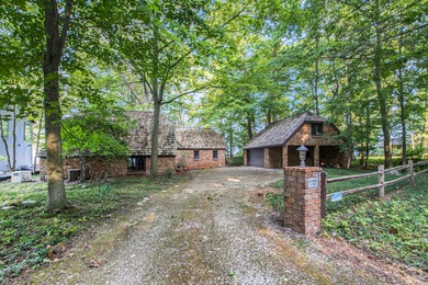 Charming English-style cottage with wonderful private Lake - photo 2
