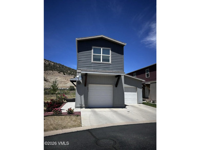 Mountain living meets community charm in this beautifully - photo 2
