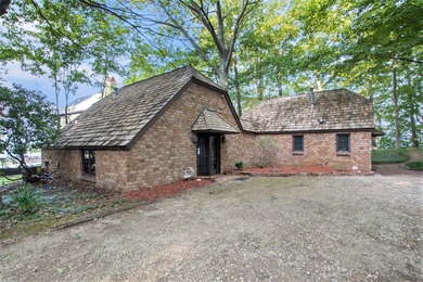Charming English-style cottage with wonderful private Lake - photo 3