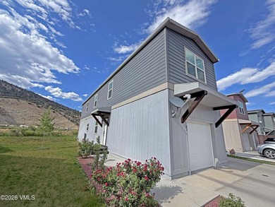 Mountain living meets community charm in this beautifully - photo 4