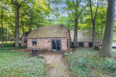 Charming English-style cottage with wonderful private Lake - photo 6
