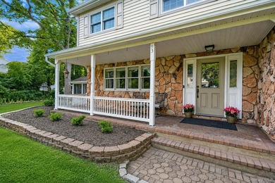 Welcome home to this beautifully maintained 4 bedrooom, 2.5 bath - photo 4