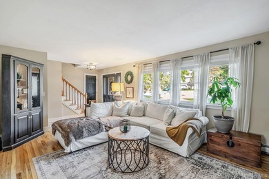Welcome home to this beautifully maintained 4 bedrooom, 2.5 bath - photo 9