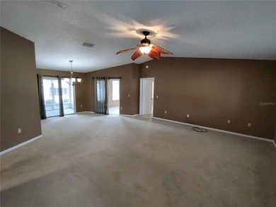 Lovely split bedroom Newport model home. This home delivers - photo 8