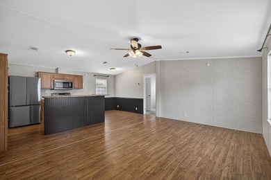 Charming 2-bedroom, 2-bath lakefront home with detached - photo 12