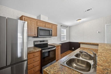 Charming 2-bedroom, 2-bath lakefront home with detached - photo 14