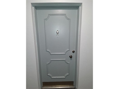 * UPDATED LARGE 1/1 LOCATED ON THE FIRST FLOOR IN *IMPERIAL