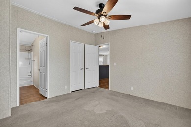Charming 2-bedroom, 2-bath lakefront home with detached - photo 18