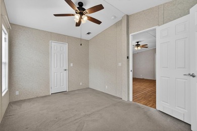 Charming 2-bedroom, 2-bath lakefront home with detached - photo 20