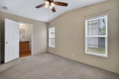 Charming 2-bedroom, 2-bath lakefront home with detached - photo 21