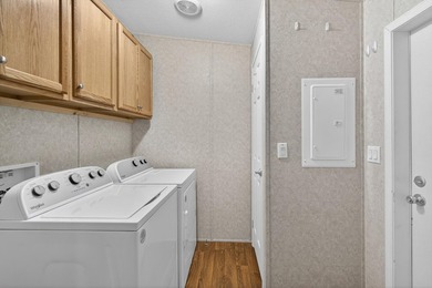 Charming 2-bedroom, 2-bath lakefront home with detached - photo 23