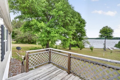 Charming 2-bedroom, 2-bath lakefront home with detached - photo 24