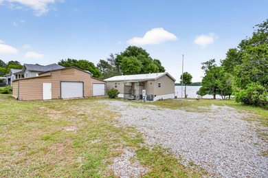 Charming 2-bedroom, 2-bath lakefront home with detached - photo 28