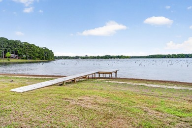 Charming 2-bedroom, 2-bath lakefront home with detached - photo 39