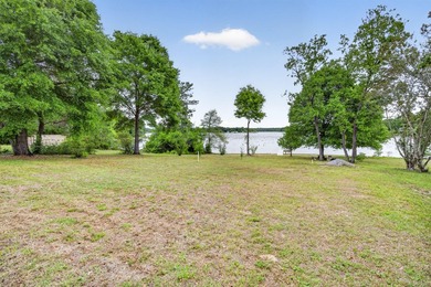 Charming 2-bedroom, 2-bath lakefront home with detached - photo 43