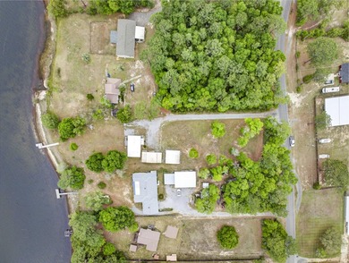 Charming 2-bedroom, 2-bath lakefront home with detached - photo 49