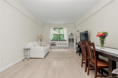 Freshly updated with a crisp, neutral palette and contemporary - photo 6