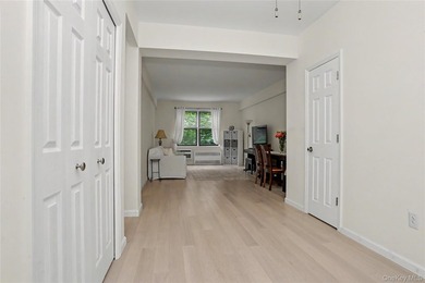 Freshly updated with a crisp, neutral palette and contemporary - photo 9