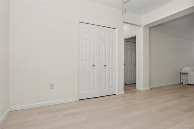 Freshly updated with a crisp, neutral palette and contemporary - photo 10