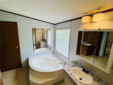 Spacious country living meets modern comfort with this 4-bedroom - photo 21