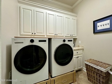 Very modern and stunning 5 bedroom, 4.5 bath home on 3 beautiful - photo 25