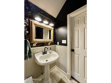Very modern and stunning 5 bedroom, 4.5 bath home on 3 beautiful - photo 26