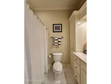 Very modern and stunning 5 bedroom, 4.5 bath home on 3 beautiful - photo 55