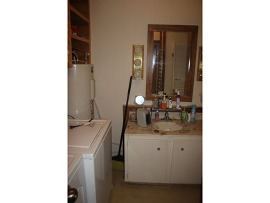 This older single wide trailer has been beautifully kept! Comes - photo 3