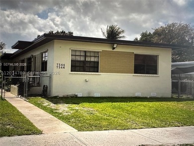 Well-maintained duplex featuring a brand-new roof, ideally - photo 1