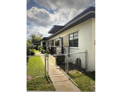 Well-maintained duplex featuring a brand-new roof, ideally - photo 2