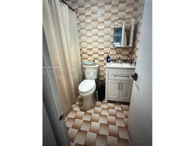 Well-maintained duplex featuring a brand-new roof, ideally - photo 7