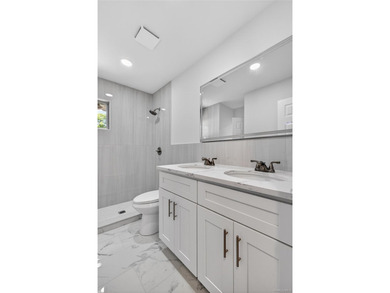 Welcome to this spacious renovated 5-bedroom, 2& half-bathroom - photo 16