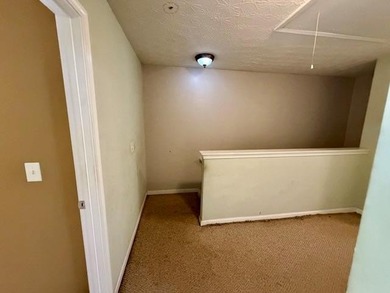 Spacious 3-bedroom, 2- and 1/2bath townhome located in a gated - photo 18